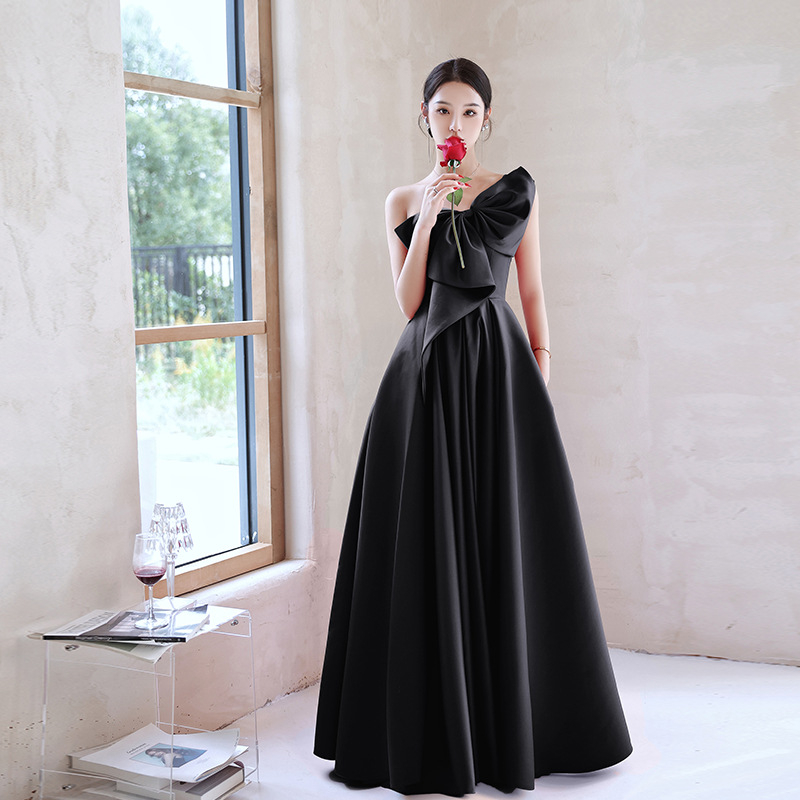 Rochie de seară din satin, fără bretele, croială în A, lungă, talie înaltă, pentru femei