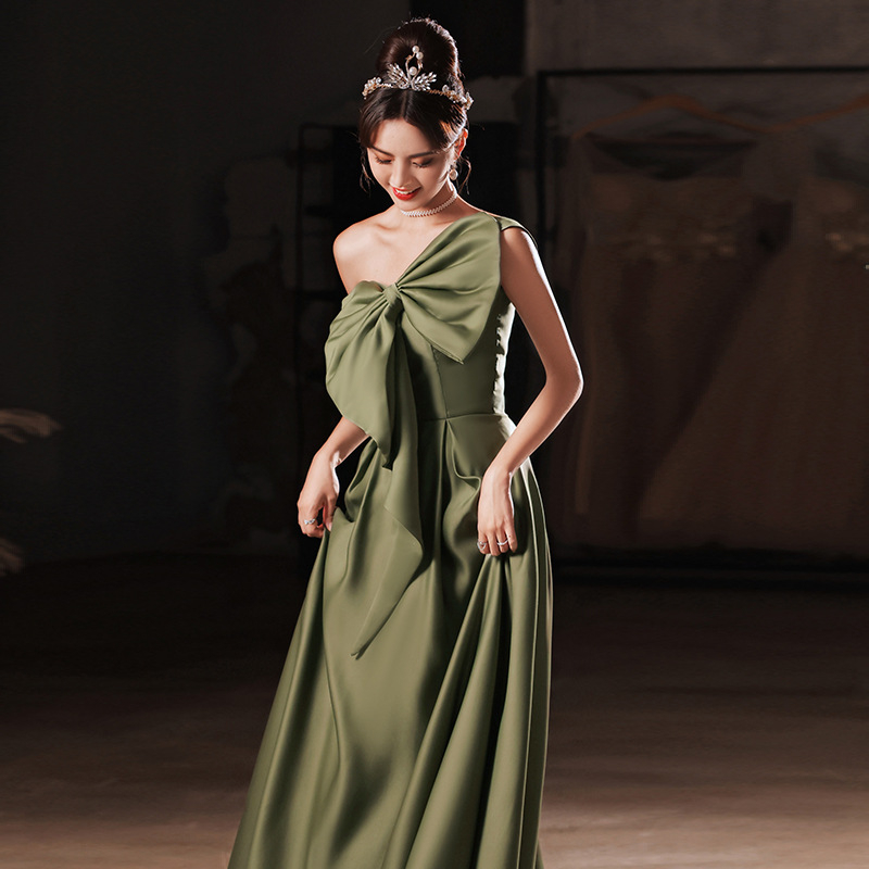 Rochie de seară din satin, fără bretele, croială în A, lungă, talie înaltă, pentru femei