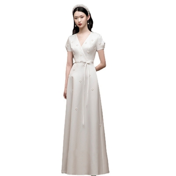 Rochie de mireasă ușoară în stil franțuzesc, croială A-line, talie înaltă, mâneci trei sferturi, fustă lungă, toamnă 2024
