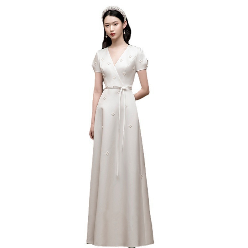 Rochie de mireasă ușoară în stil franțuzesc, croială A-line, talie înaltă, mâneci trei sferturi, fustă lungă, toamnă 2024