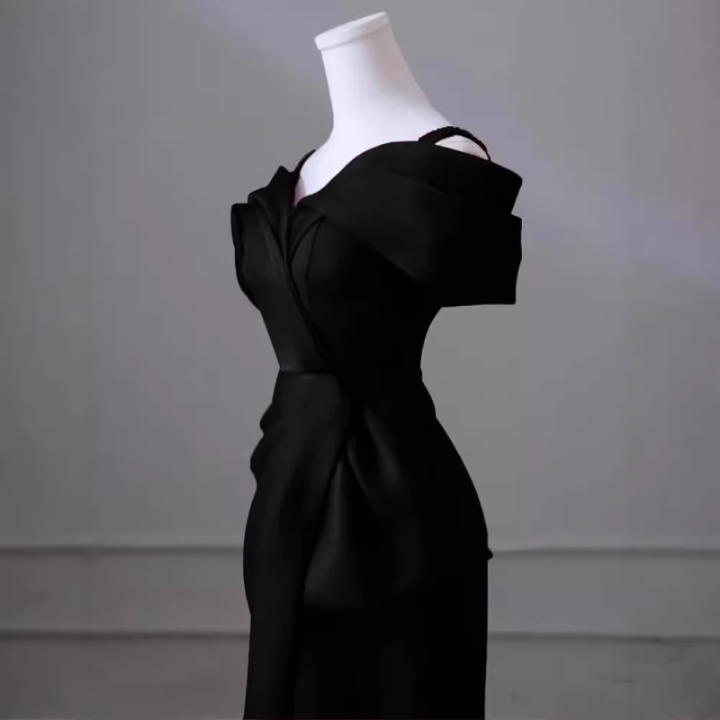 Rochie de seară cu un umăr, siluetă fishtail la talie, fustă lungă, mâneci trei sferturi, talie medie, țesătură Chenille cu poliester și elastan, toamnă 2024