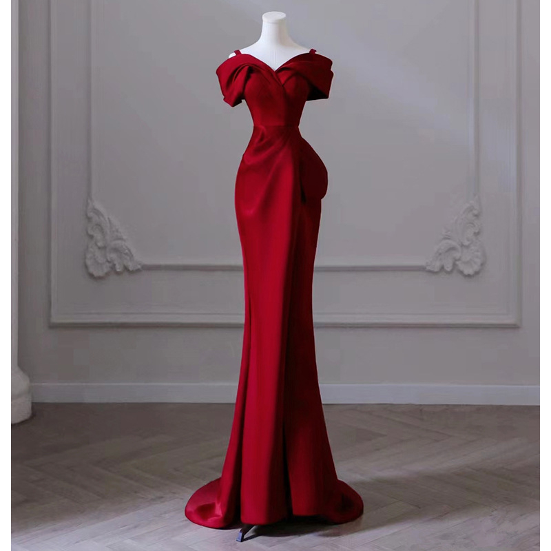 Rochie de seară cu un umăr, siluetă fishtail la talie, fustă lungă, mâneci trei sferturi, talie medie, țesătură Chenille cu poliester și elastan, toamnă 2024