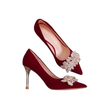 Vestuviniai moterų bateliai su smailiu priekiniu, satino viršus, 6–8 cm ploni kulniukai, guminis padas, PU įdėklas