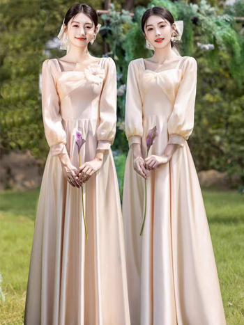 Līgavas draudzenes kleita, garas piedurknes, satīns, A‑līnijas silueta, kvadrātveida kakla izgriezums