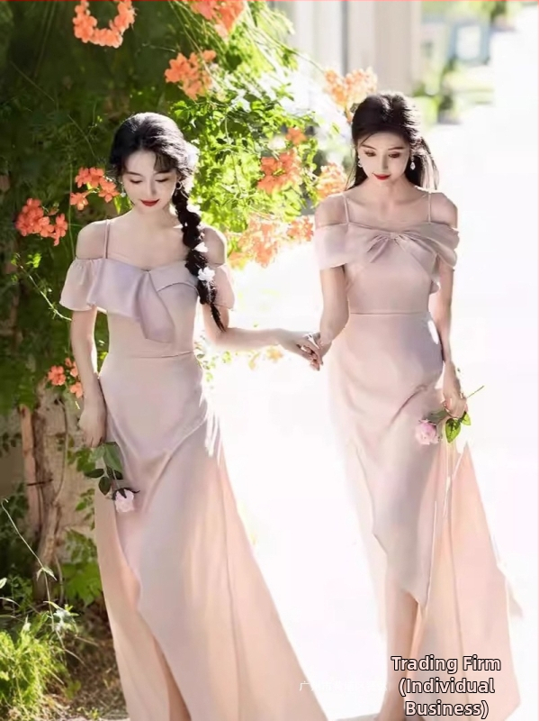 Līgavaines kleita ar augstu jostu, gara A līnija, dekolts uz vienu plecu ar dubultu apdari, princises stils