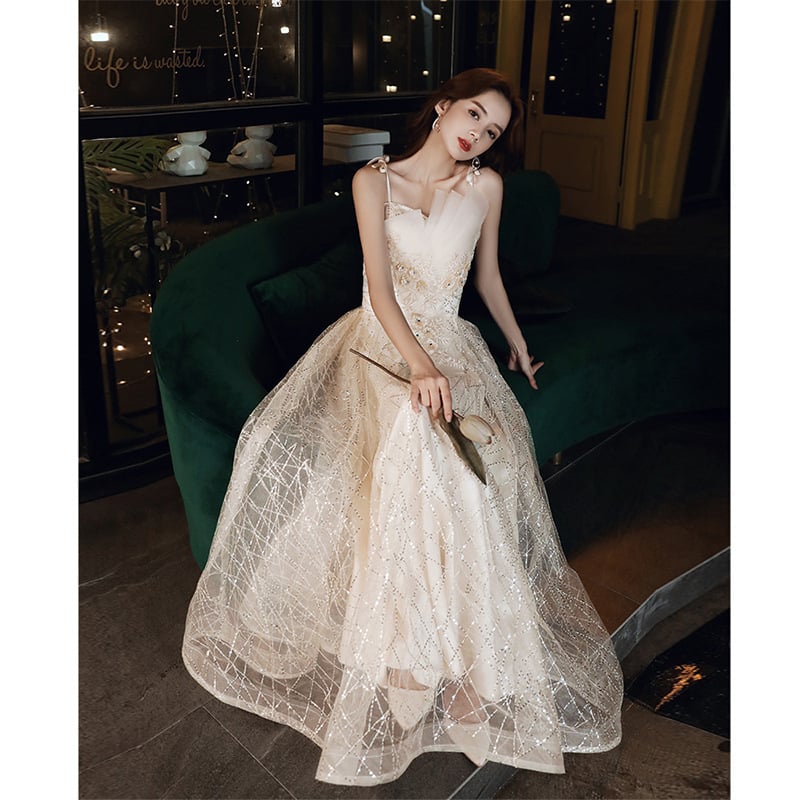 Vakara kleita ar A līnijas siluetu, bez piedurknēm, viduklis vidējais, sling kakla izgriezums, kvadrātveida priekšējais aizdare, gara kleita