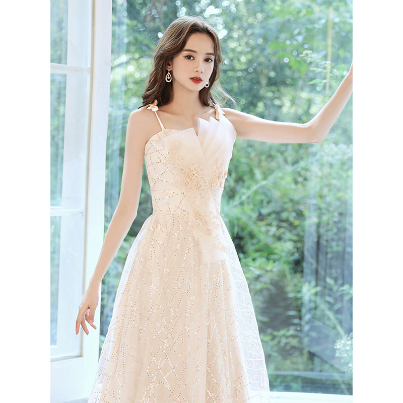 Vakara kleita ar A līnijas siluetu, bez piedurknēm, viduklis vidējais, sling kakla izgriezums, kvadrātveida priekšējais aizdare, gara kleita