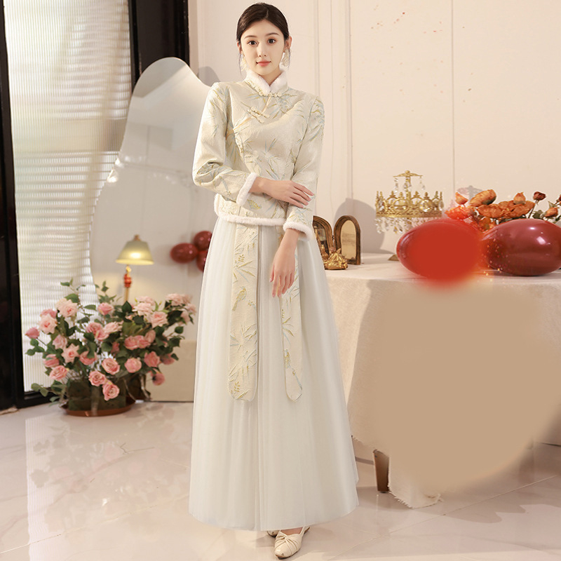 Ķīniešu stilā kāzu viesu kleita ar ziemas flīsa apdari, garas piedurknes, stāvkolā, grīdas garums