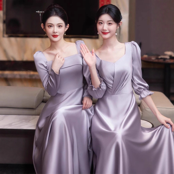 Vakara kleita, mercerizēts poliesters, garas piedurknes, kvadrātiska apkakle, siluete vidējā līmenī (Rudens 2025)