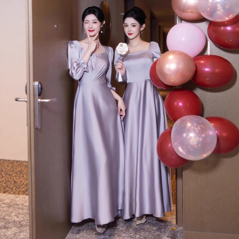 Vakara kleita, mercerizēts poliesters, garas piedurknes, kvadrātiska apkakle, siluete vidējā līmenī (Rudens 2025)