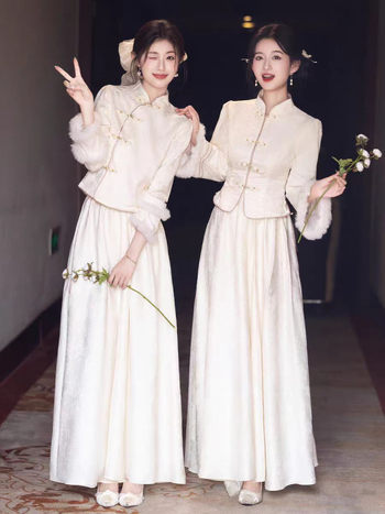 Kāzu pavadošās kleita – Jauns Ķīnas stils, garas piedurknes, A līnijas siluets, kvadrātveida kakla līnija, garums 135 cm, poliesters-elastāna šķiedra (>95% poliestera)