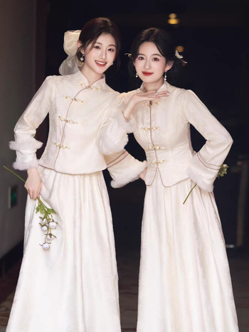 Kāzu pavadošās kleita – Jauns Ķīnas stils, garas piedurknes, A līnijas siluets, kvadrātveida kakla līnija, garums 135 cm, poliesters-elastāna šķiedra (>95% poliestera)