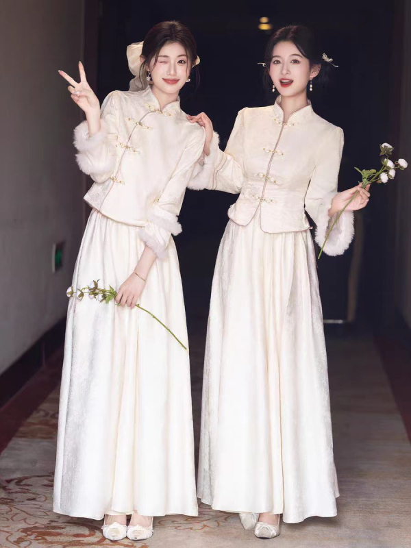 Kāzu pavadošās kleita – Jauns Ķīnas stils, garas piedurknes, A līnijas siluets, kvadrātveida kakla līnija, garums 135 cm, poliesters-elastāna šķiedra (>95% poliestera)