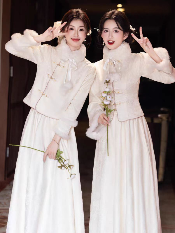 Kāzu pavadošās kleita – Jauns Ķīnas stils, garas piedurknes, A līnijas siluets, kvadrātveida kakla līnija, garums 135 cm, poliesters-elastāna šķiedra (>95% poliestera)