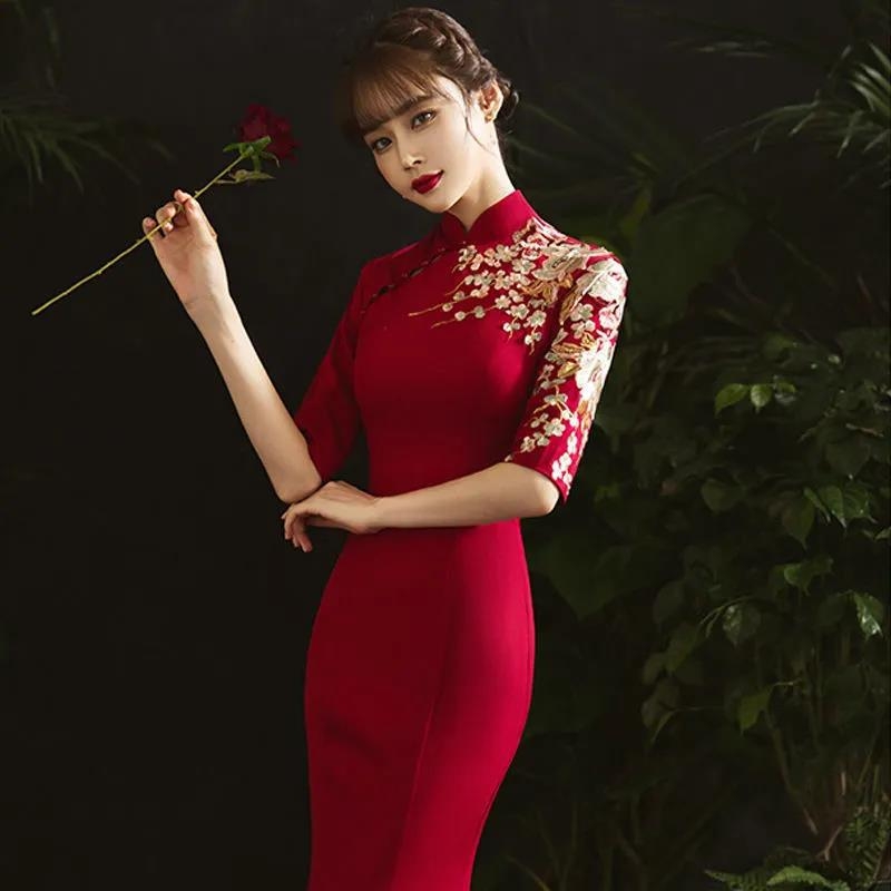 Kāzu kleita ķīniešu stilā, dziļš V-dekoltē, pusgaras piedurknes, gara kleita, vidusjosta, zivju aste siluets