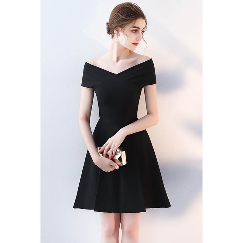 Vakara kleita bez piedurknēm, tutu svārki, galvenais audums: poliesters 90%, kokvilna 5%, Mulberry zīds 5%, lina 5%; pildviela Vinylon.