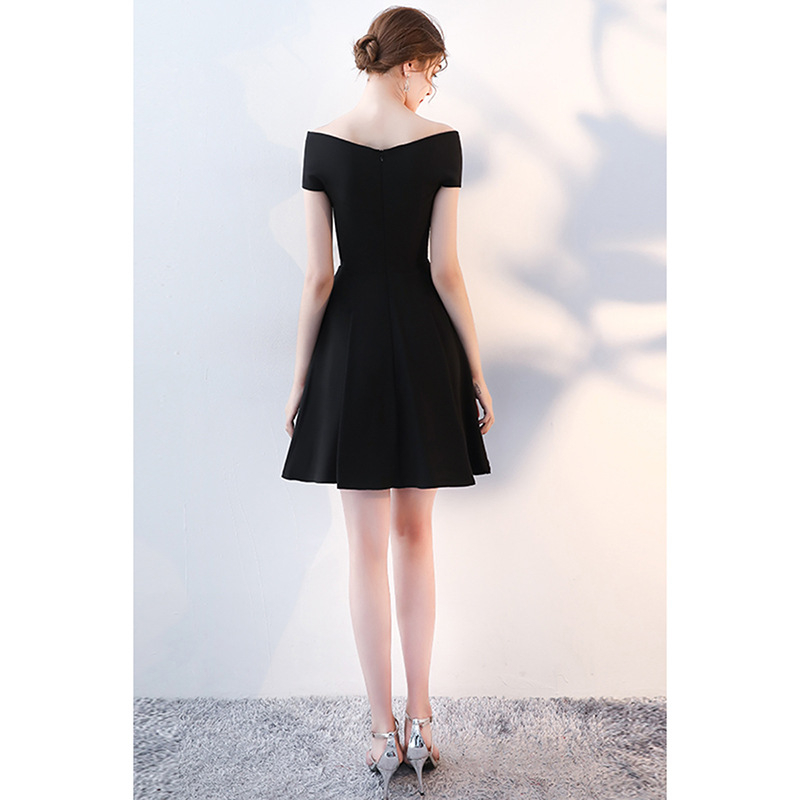 Vakara kleita bez piedurknēm, tutu svārki, galvenais audums: poliesters 90%, kokvilna 5%, Mulberry zīds 5%, lina 5%; pildviela Vinylon.