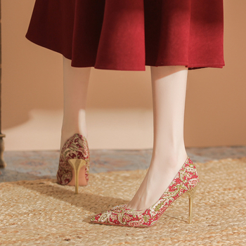 Kāzu kurpes: smails purns, augsts papēdis virs 8 cm, PU augšējā daļa, plānas papēži, gumijas zole