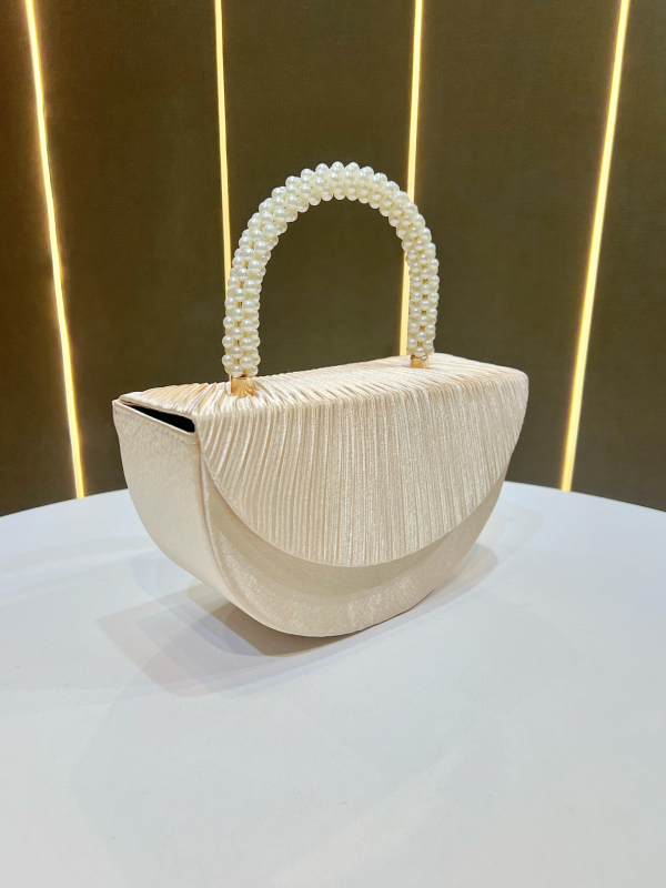 Перлена клъч чанта, хоризонтална квадратна форма, полиестерен материал, магнитно закопчаване, джоб за телефон