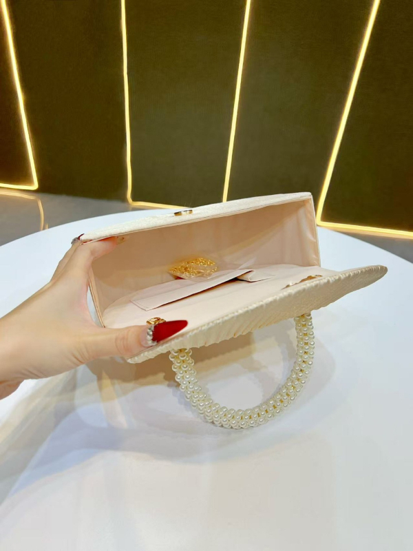 Перлена клъч чанта, хоризонтална квадратна форма, полиестерен материал, магнитно закопчаване, джоб за телефон