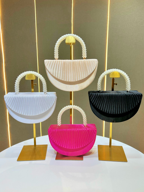 Перлена клъч чанта, хоризонтална квадратна форма, полиестерен материал, магнитно закопчаване, джоб за телефон