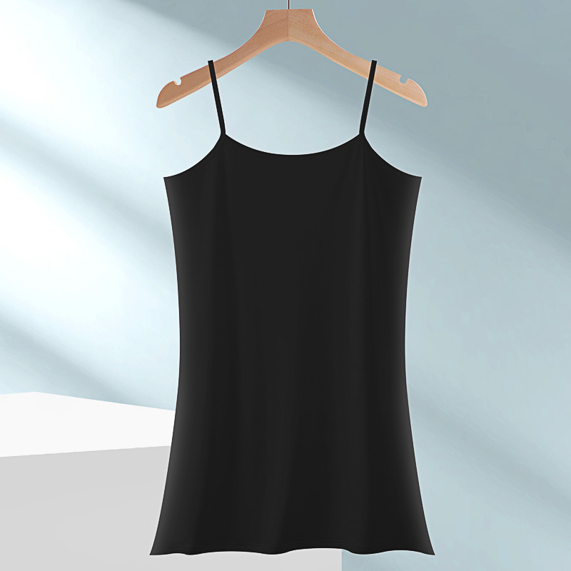 Bez piedurknēm kleita ar spagetī lencēm, midi garums, iekšējā odere modestumam; Milk Silk audums, 90–95% poliesters un <30% spandekss