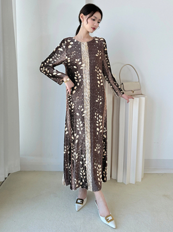 Duga haljina s cvjetnim uzorkom, okrugli izrez, plisirana, dugi rukavi, labav struk