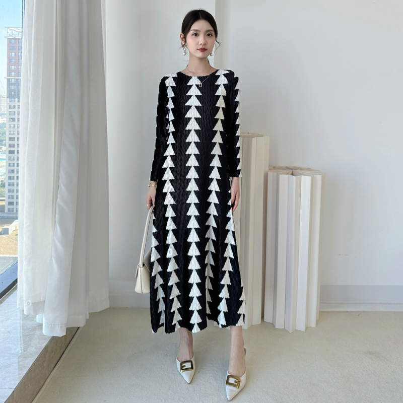 Duga haljina s cvjetnim uzorkom, okrugli izrez, plisirana, dugi rukavi, labav struk