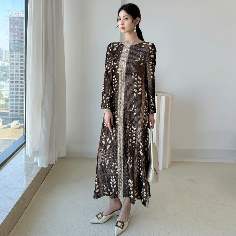 Duga haljina s cvjetnim uzorkom, okrugli izrez, plisirana, dugi rukavi, labav struk