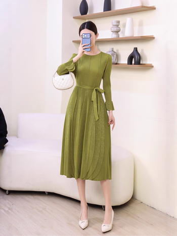 Wrinkles for life kleita, poliestera šķiedra, riņķveida kakla izgriezums, A līnijas siluets, garā kleita