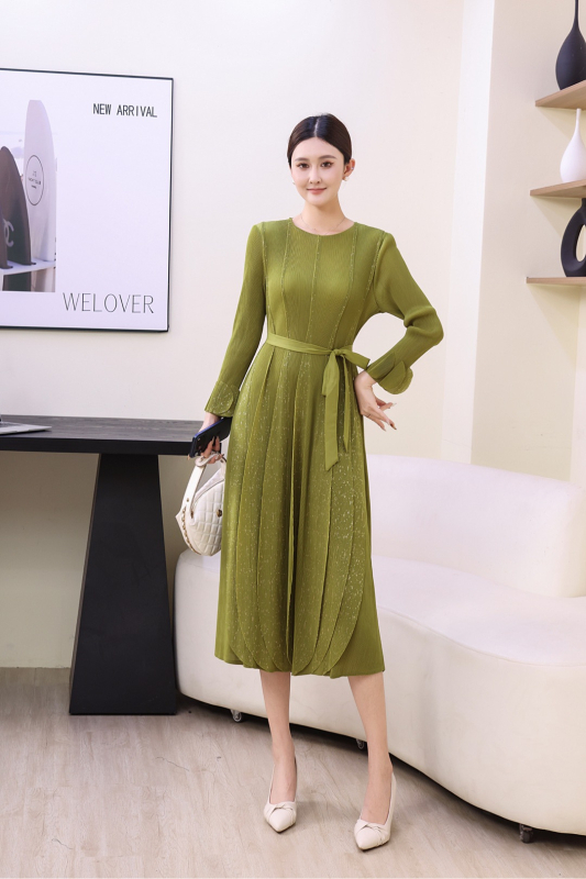 Wrinkles for life kleita, poliestera šķiedra, riņķveida kakla izgriezums, A līnijas siluets, garā kleita