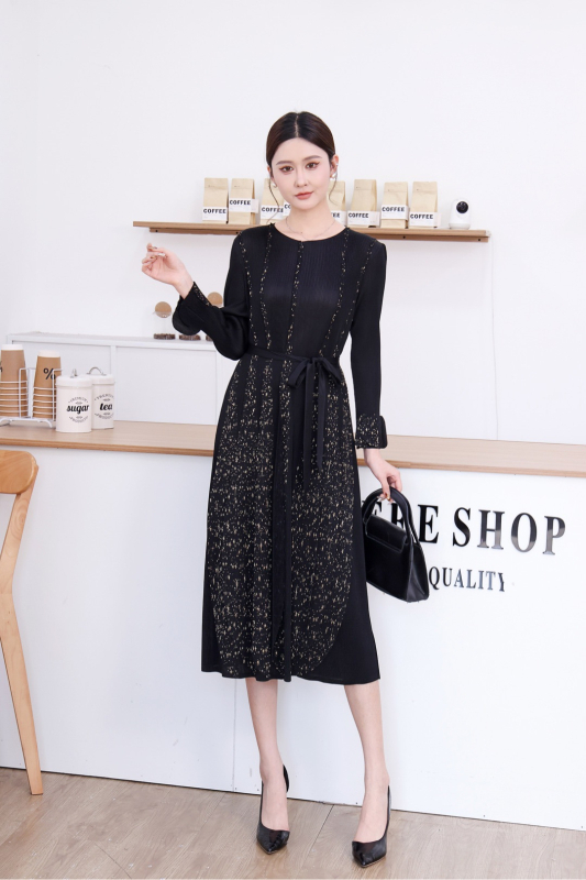 Wrinkles for life kleita, poliestera šķiedra, riņķveida kakla izgriezums, A līnijas siluets, garā kleita