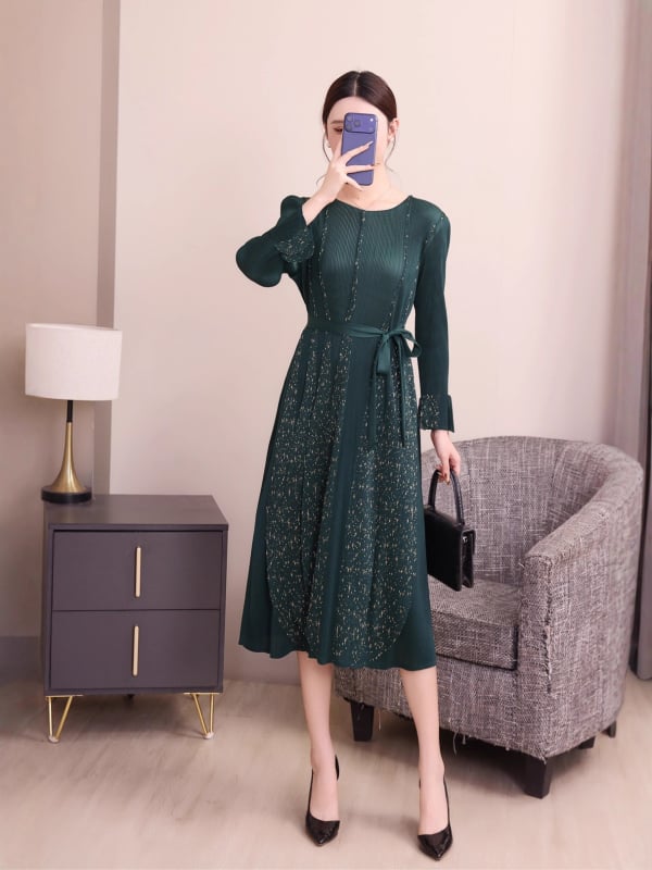 Wrinkles for life kleita, poliestera šķiedra, riņķveida kakla izgriezums, A līnijas siluets, garā kleita