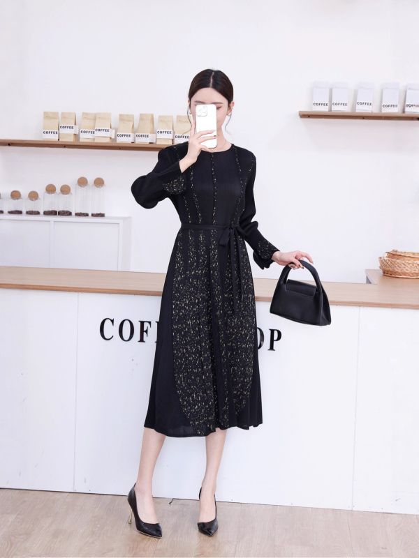 Wrinkles for life kleita, poliestera šķiedra, riņķveida kakla izgriezums, A līnijas siluets, garā kleita