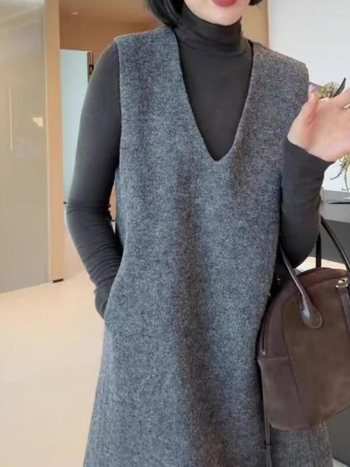 Sieviešu vilnas kleita | Vilnas audums, V-veida kakls, Piedurknes bez piedurknēm, A-līnija, Vidējā garuma (Vilnas audums; V-veida kakls; Piedurknes bez piedurknēm; A-līnija; Vidējā garuma)