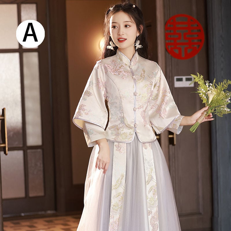 Kleita līgavām ar izšuvumu, poliesteris, vidēja garuma kleita, 2025. gada pavasaris