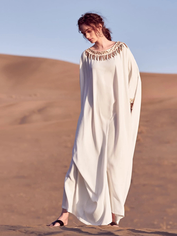 Ilga izšūta poliesterkleita ar bat piedurknēm, garas piedurknes, vasara 2024