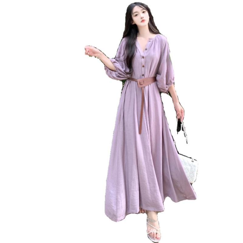 Kleita ar garām piedurknēm, V-formas kakls, augsts viduklis, vidēja garuma, volānu svārki