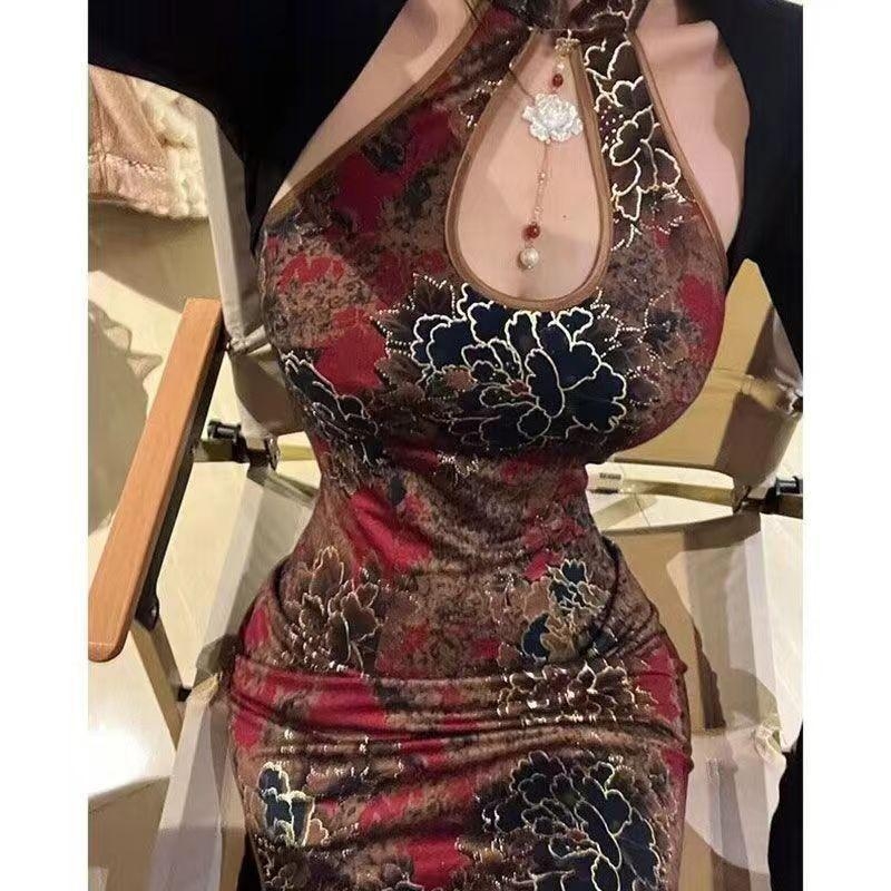 Garā kleita ķīniešu stilā, bez pleciem, ielu stils, augsta apkakle, bez piedurknēm, 90–95% poliesters.