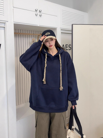 Sieviešu kapucē džemperis ar bieza flīsu oderi, 70–80% kokvilna, brīvā piegriezuma, japāņu-korejiešu atpūtas stilā