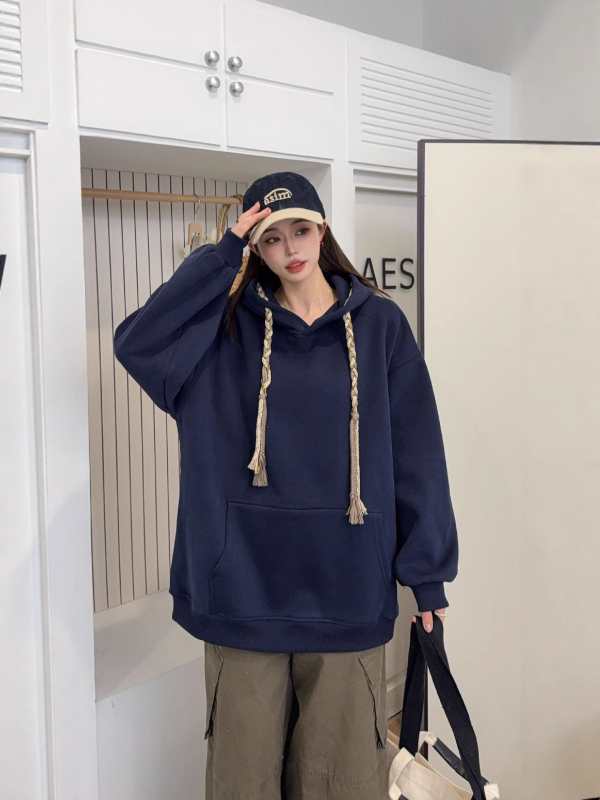 Sieviešu kapucē džemperis ar bieza flīsu oderi, 70–80% kokvilna, brīvā piegriezuma, japāņu-korejiešu atpūtas stilā