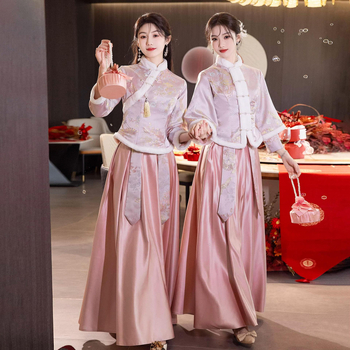 Õhtukleit - võrgust kangas, polüesteri 50-70%, pikad varrukad, ruuduline krae ja ümmarguse kinnitusega