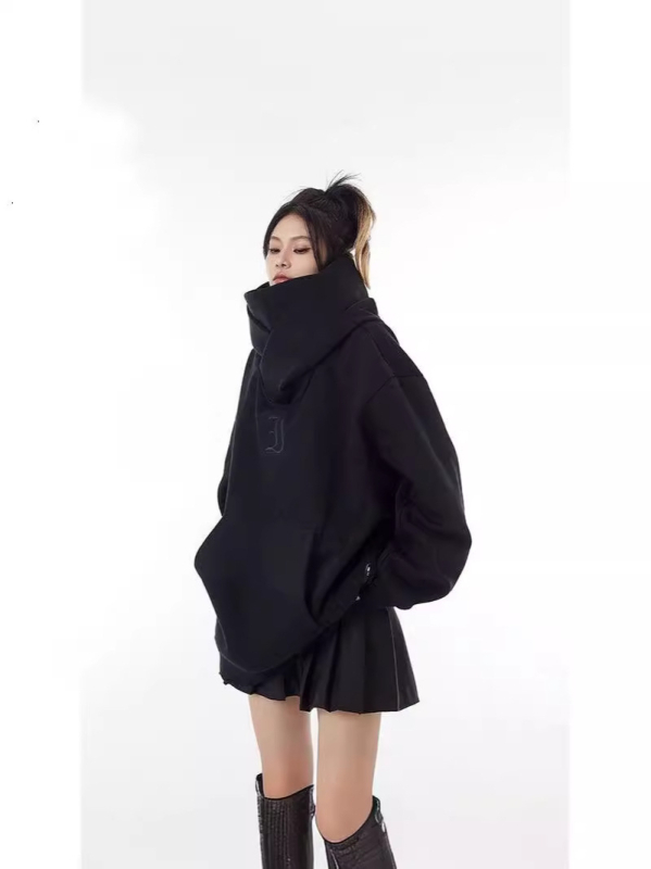 Ανδρικό πουλόβερ με κουκούλα, φλις εσωτερικά, γεωμετρικό μοτίβο, πλαϊνές τσέπες, μακριά μανίκια