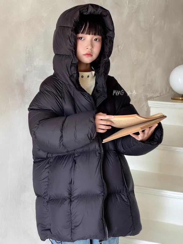 Детско пухено яке с пълнеж патеши пух 86–90%, със средна дължина, качулка, закопчаване с цип