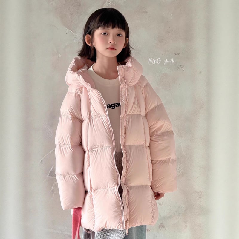 Детско пухено яке с пълнеж патеши пух 86–90%, със средна дължина, качулка, закопчаване с цип