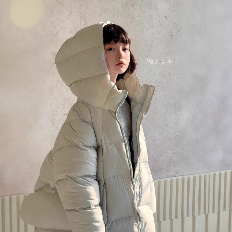 Детско пухено яке с пълнеж патеши пух 86–90%, със средна дължина, качулка, закопчаване с цип