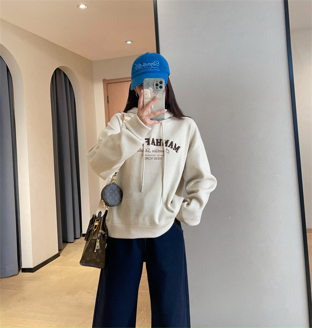 Γυναικεία ρετρό φούτερ με εκτύπωση γραμμάτων και φλίς εσωτερικά – χαλαρή γραμμή, παχιά βισκόζη, κουκούλα, χειμώνας 2025