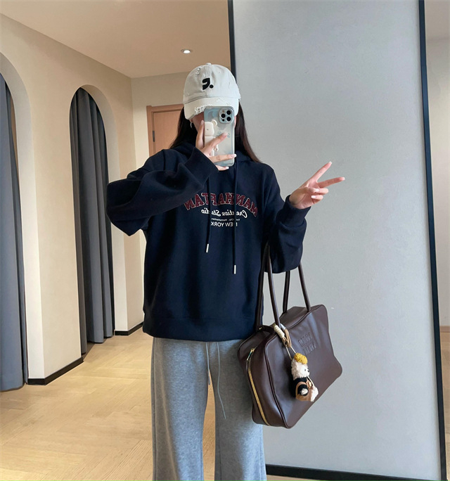 Γυναικεία ρετρό φούτερ με εκτύπωση γραμμάτων και φλίς εσωτερικά – χαλαρή γραμμή, παχιά βισκόζη, κουκούλα, χειμώνας 2025