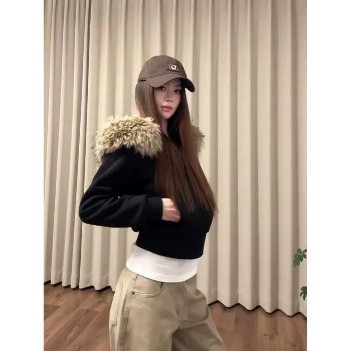 Γυναικείο μπουφάν με κουκούλα και γούνα στο γιακά, φλις εσωτερικό, κοντό μήκος, με φερμουάρ, πολυεστέρας, Χειμώνας 2025