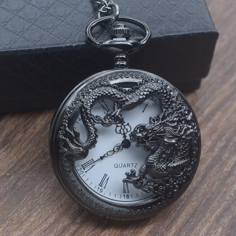 Kvarcīgs kabatas pulkstenis ar izgrieztiem pūķa un tauriņa motīviem, korpuss no cinka sakausējuma, plastmasas kristāls, antīks stils